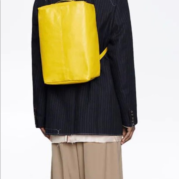 Barley used soft leather backpack… soft leather - Picture 2 of 4